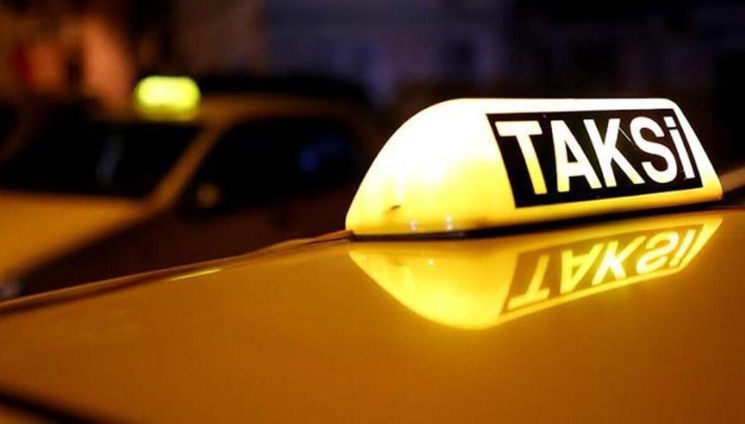 Taksi durakları, şoför ve müşteriler için uyarı afişleri