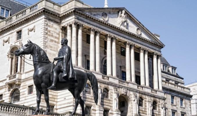 BoE varlık alımlarını 100 milyar sterlin artıracak