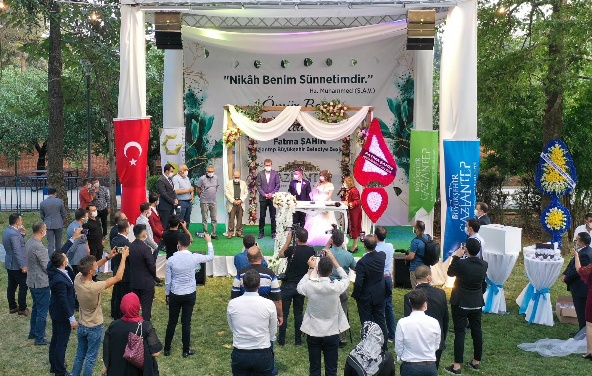 Yeni Çiftler Sunulan İmkanlardan Dolayı Mutlu