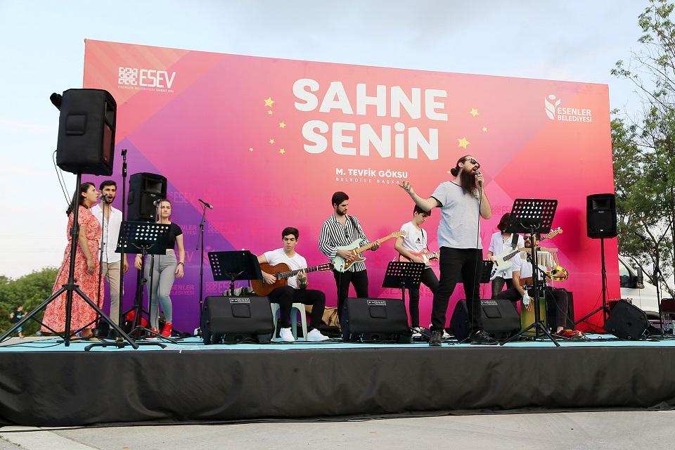 Açık Havada Sahne Gençlerin!