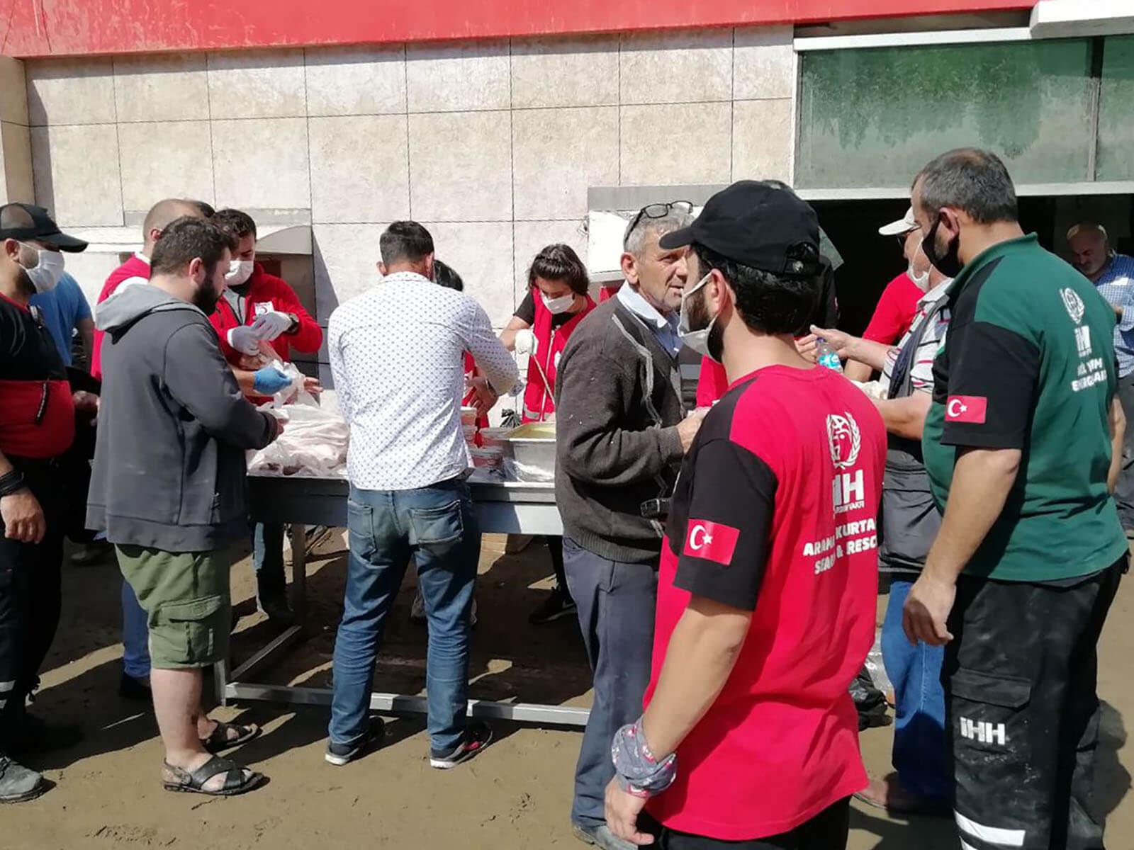 İHH ekipleri, yaraları sarmak için Giresun’da