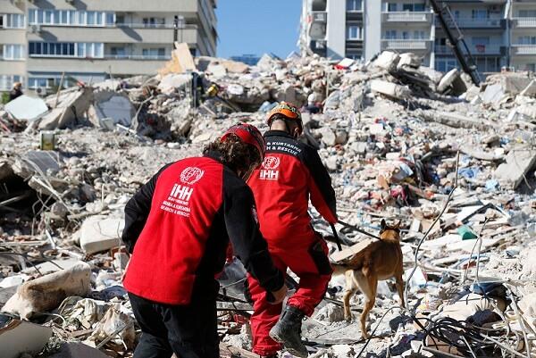 İHH: İzmir Depremi Kurtarma Çalışmalarında 3. Gün