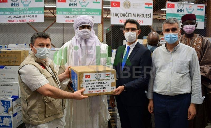 İHH Nijer’e Sıtma İlacı Yardımı Yaptı