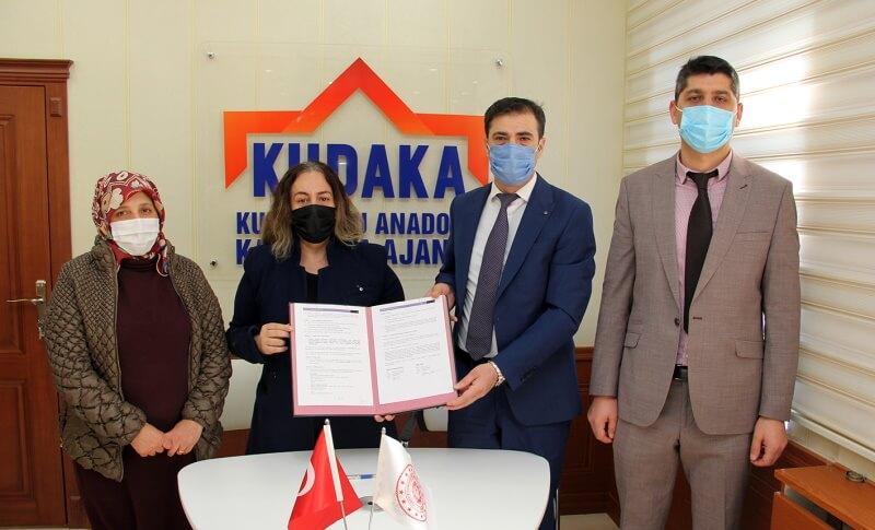 Kadının Eli Hayata Değer Katıyor