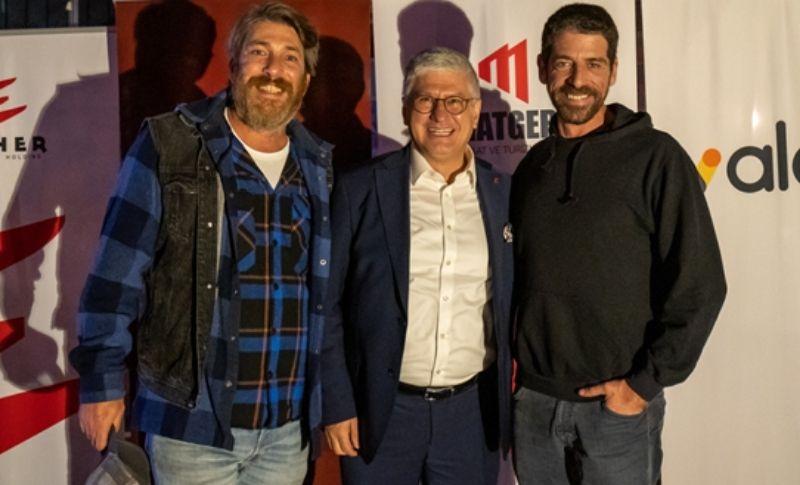 Ahmet Yaşar: “Dijital tiyatro keyfini sahneye taşımak istedik”