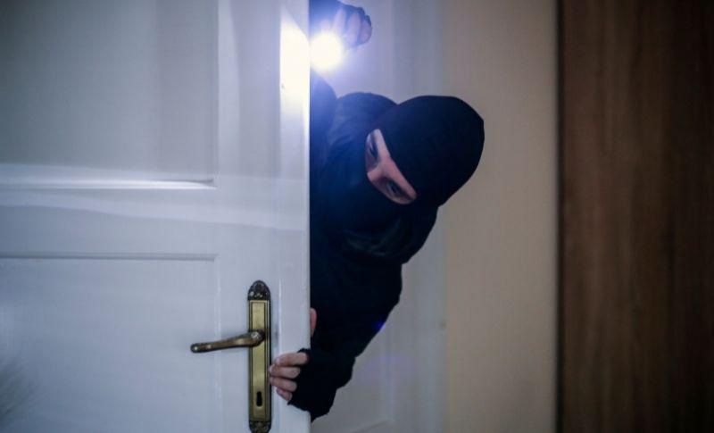 Tatile Çıkmadan Hırsızlara Karşı Evinizi Korumak İçin 5 Öneri!