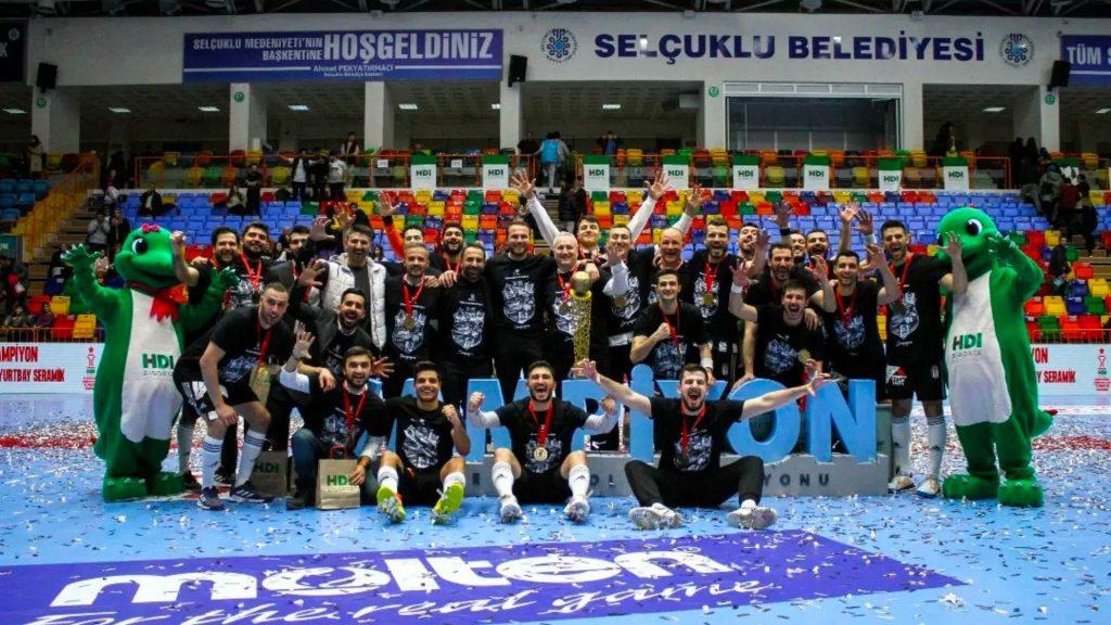 Beşiktaş Yurtbay Seramik Kupayı Kaldırdı
