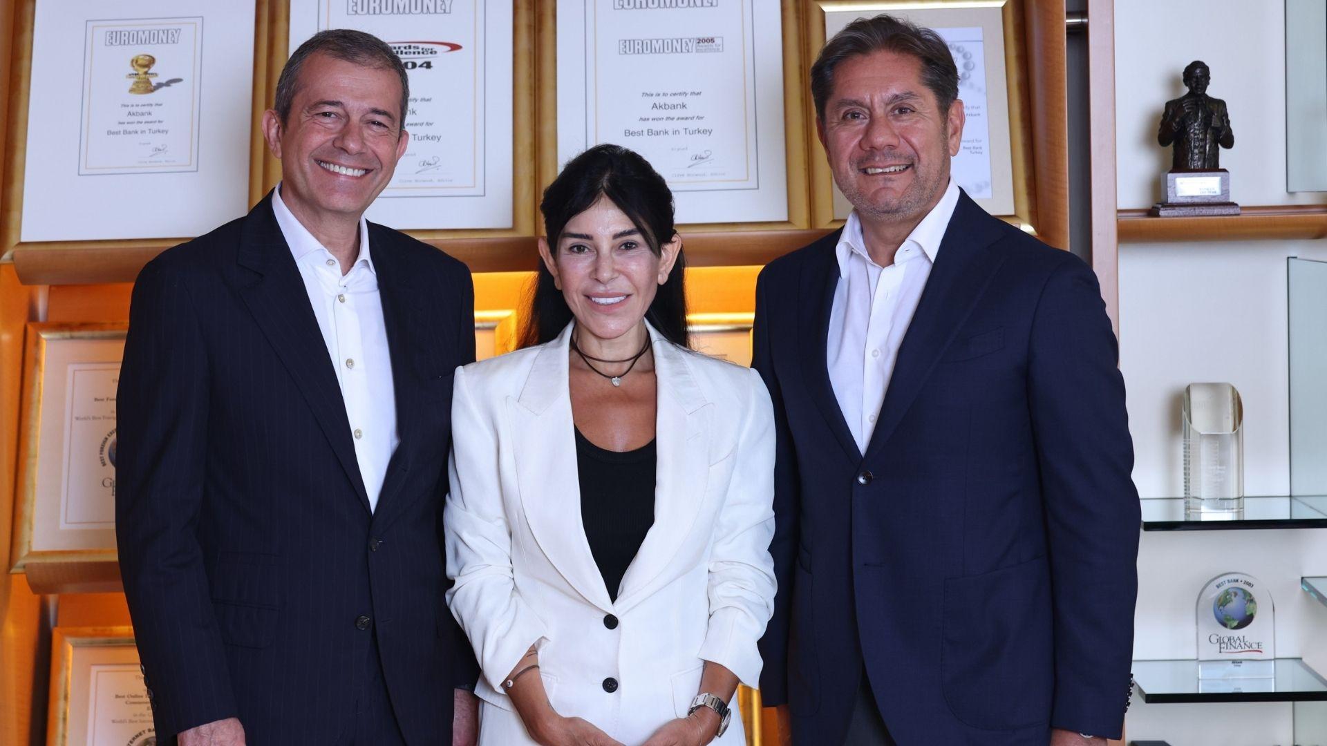 Akbank’ta Bayrak Değişimi