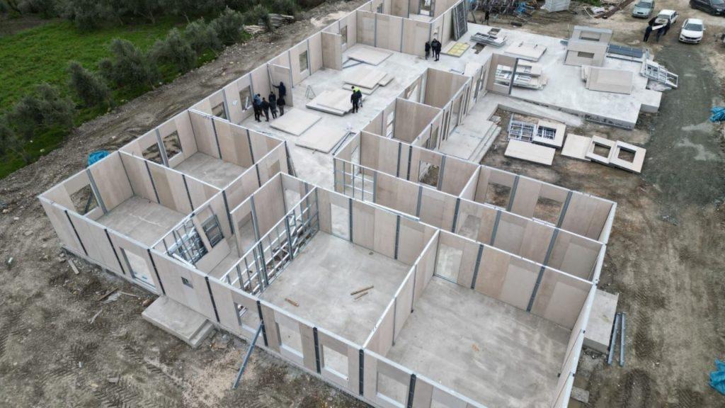 AXA Sigorta’dan Deprem Bölgesine “Hüzünlü Ama Bir O Kadar da Umutlu” Ziyaret