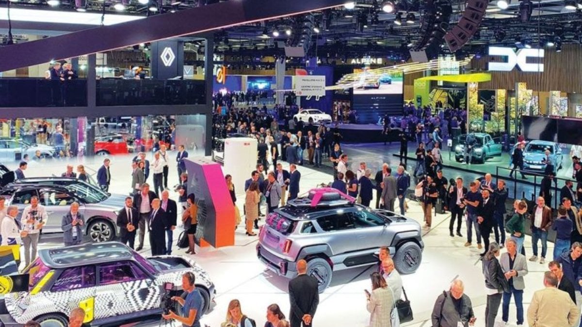 2024 Paris Otomobil Fuarı: Katılımcılar ve Yenilikler