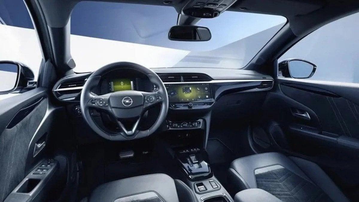 Opel Corsa'nın 1982'den Günümüze Başarı Hikayesi ve Eylül 2024 Fiyatları