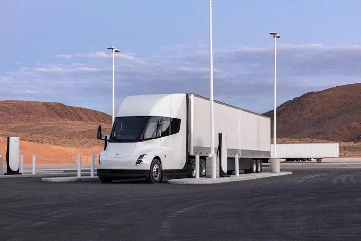 Tesla Semi: Taşımacılıkta Devrim Yaratacak Elektrikli Kamyon