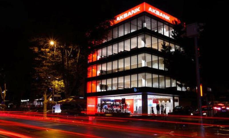 Akbank 3. Çeyrek Bilançosu: Net Kârda Düşüş ve Kredi Büyümesi