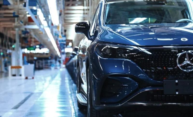 BMW ve Mercedes’in Çin Pazarındaki Satış Düşüşü