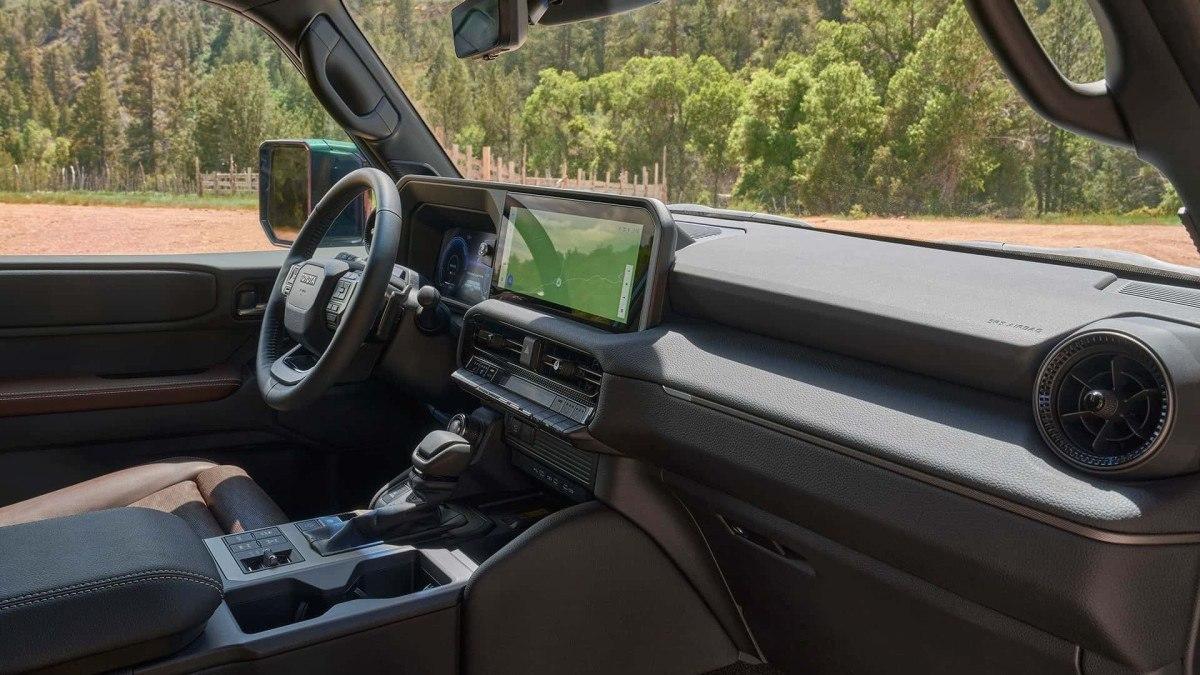 Toyota'nın Yeni Nesil Land Cruiser Prado: Güç ve Dayanıklılık 4 Toyota'nın Yeni Nesil Land Cruiser Prado: Güç ve Dayanıklılık