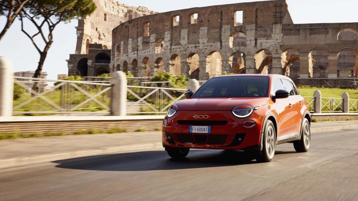 Yeni Fiat 600 Türkiye'de Satışa Sunuldu