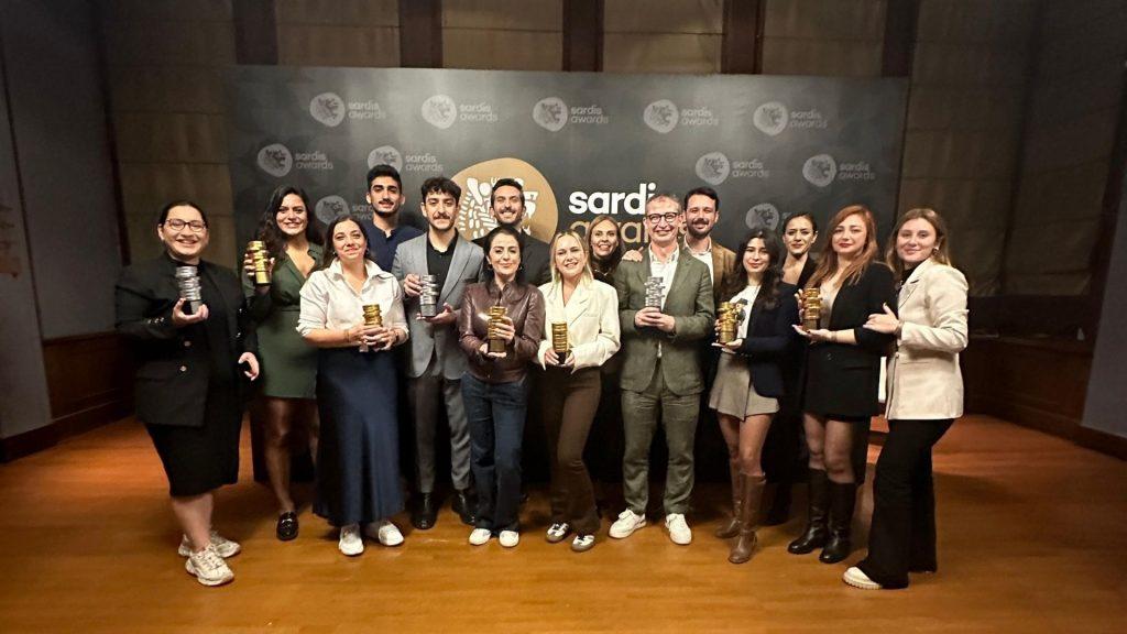 Allianz Türkiye, Sardis’ten 9 Ödül Birden Aldı 2 Allianz Türkiye, Sardis’ten 9 Ödül Birden Aldı | 16 Kasım 2024