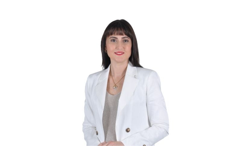 Deren Koçdemir Kimdir?