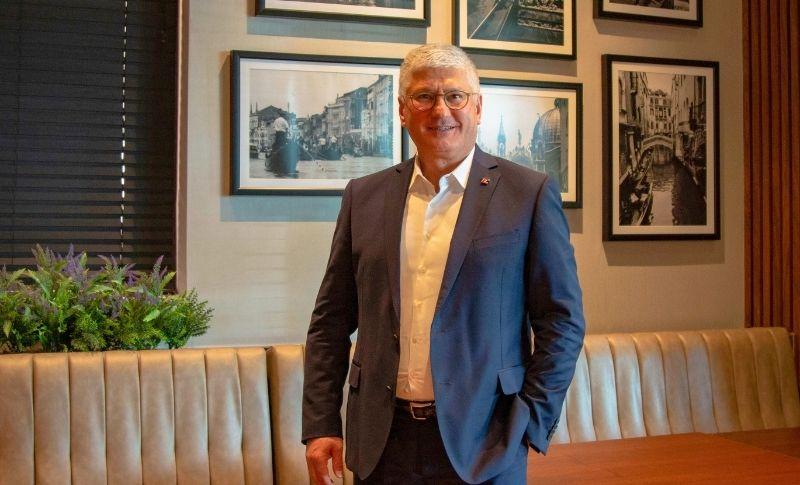 Ahmet Yaşar Kimdir?