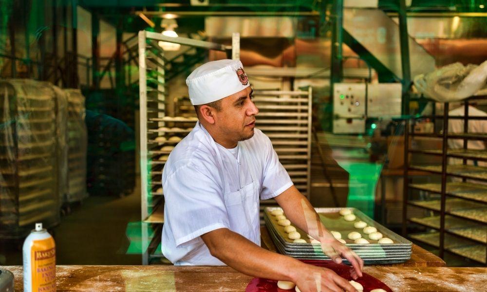 Almanya’da Fırıncı Olmak: İş İlanları, Maaşlar ve Başvuru Süreçleri