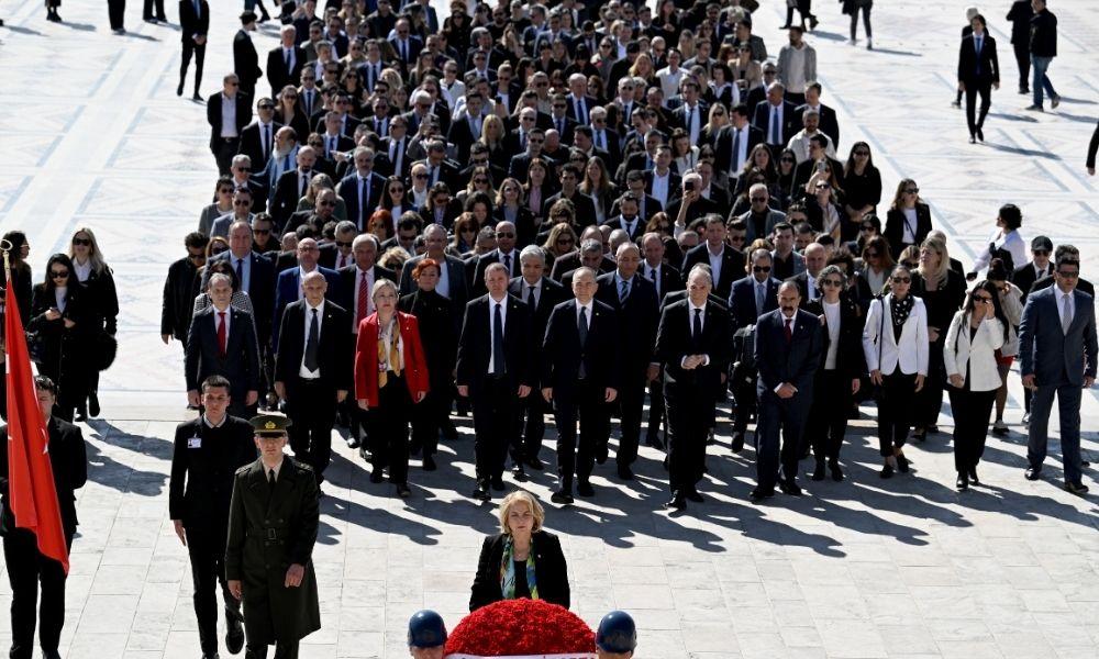 Anadolu Sigorta, 100. Yaşında Ata’nın Huzurunda | 8 Mart 2025