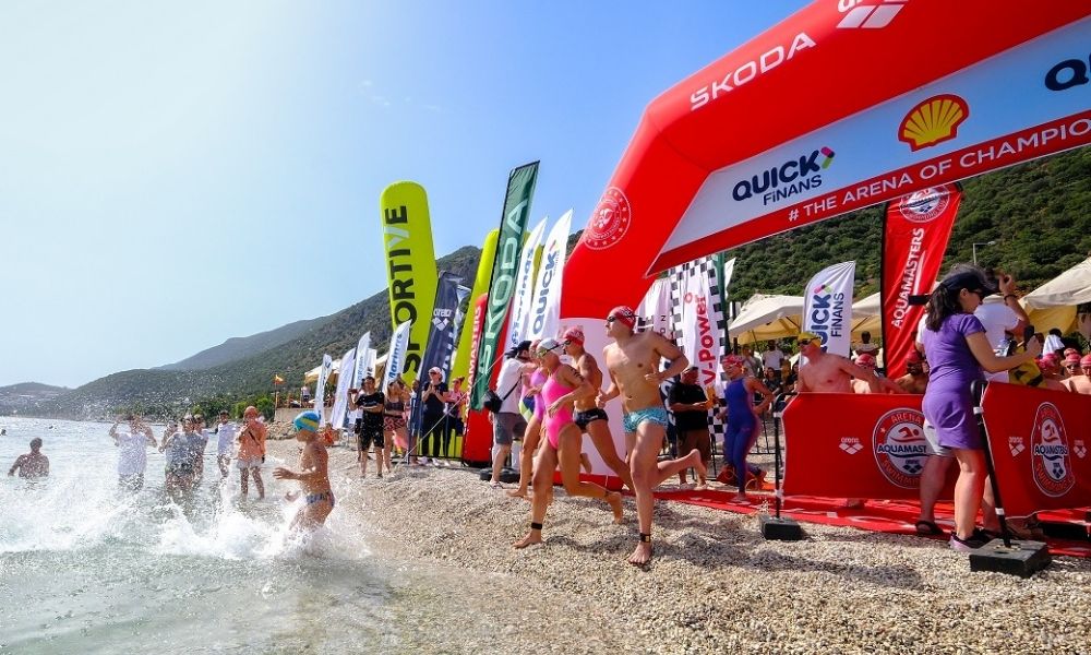 “Denizlerimize Kulaç Atarak Sahip Çıkıyoruz”