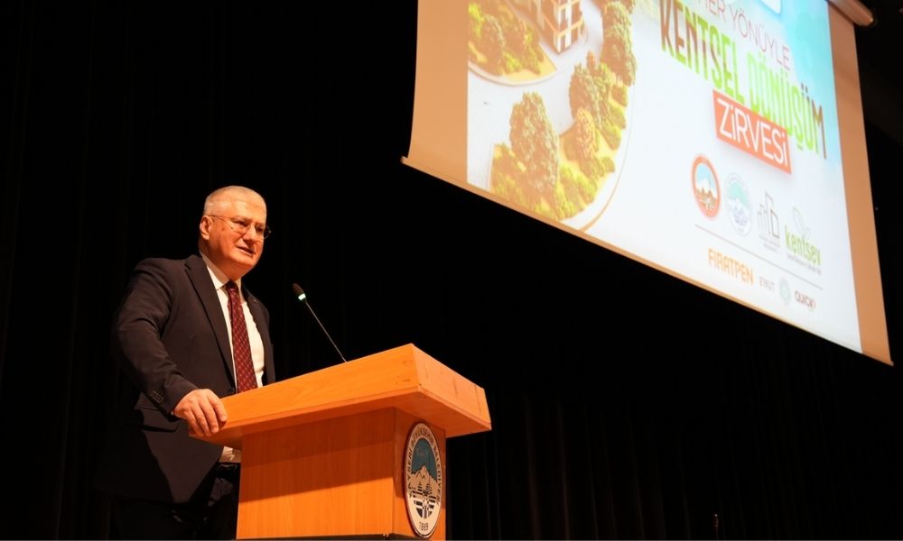 Ahmet Yaşar, “Her Yönüyle Kentsel Dönüşüm” Zirvesinde Konuştu