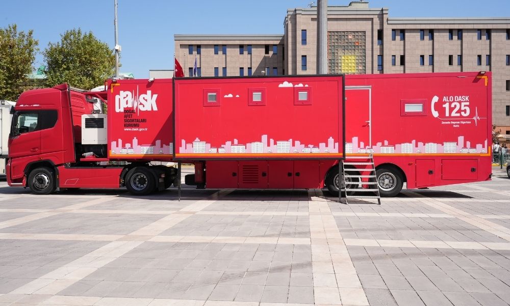 DASK Tırı İstanbul Meydanlarında Vatandaşlarla Buluşuyor
