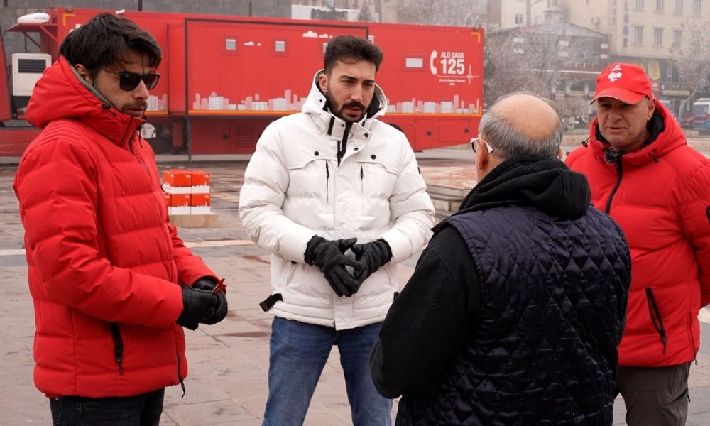 DASK Tırı İstanbul Meydanlarında Vatandaşlarla Buluşuyor 3 DASK Tırı İstanbul Meydanlarında Vatandaşlarla Buluşuyor | 3 Aralık 2025