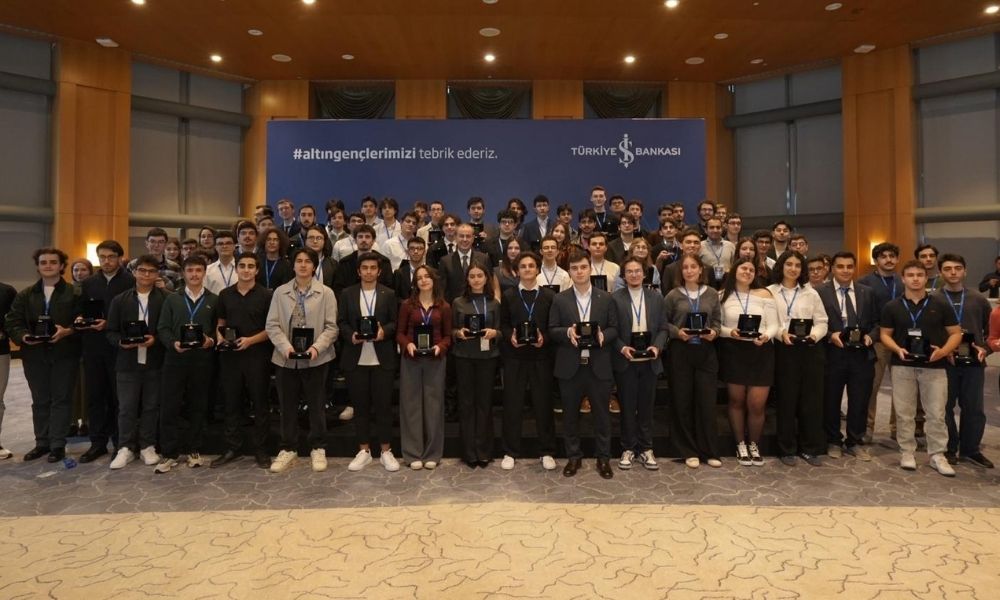 İş Bankası Altın Gençler Geleneği Devam Ediyor