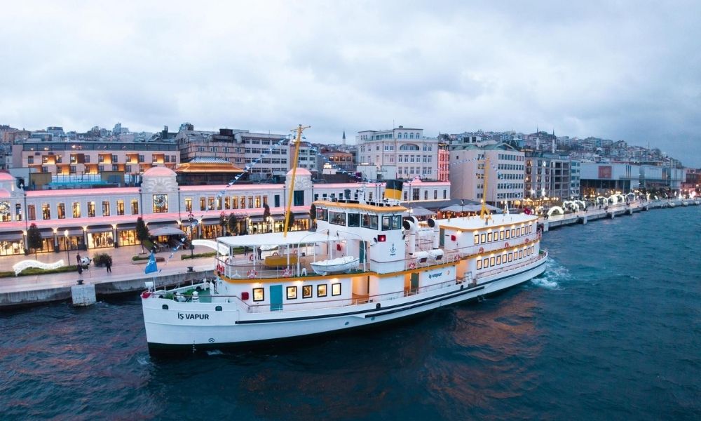 İş Vapur İstanbul Boğazı’nda