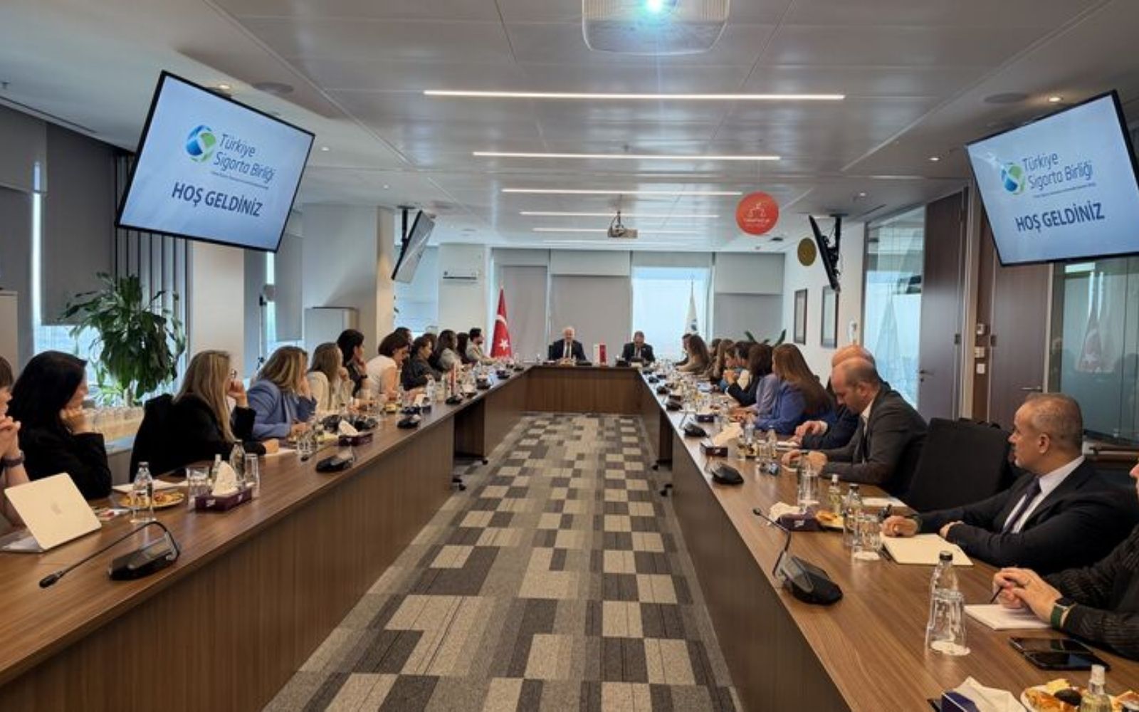 Ahmet Yaşar Öncülüğünde Sigorta Sektörünün İletişim Liderleri Buluştu