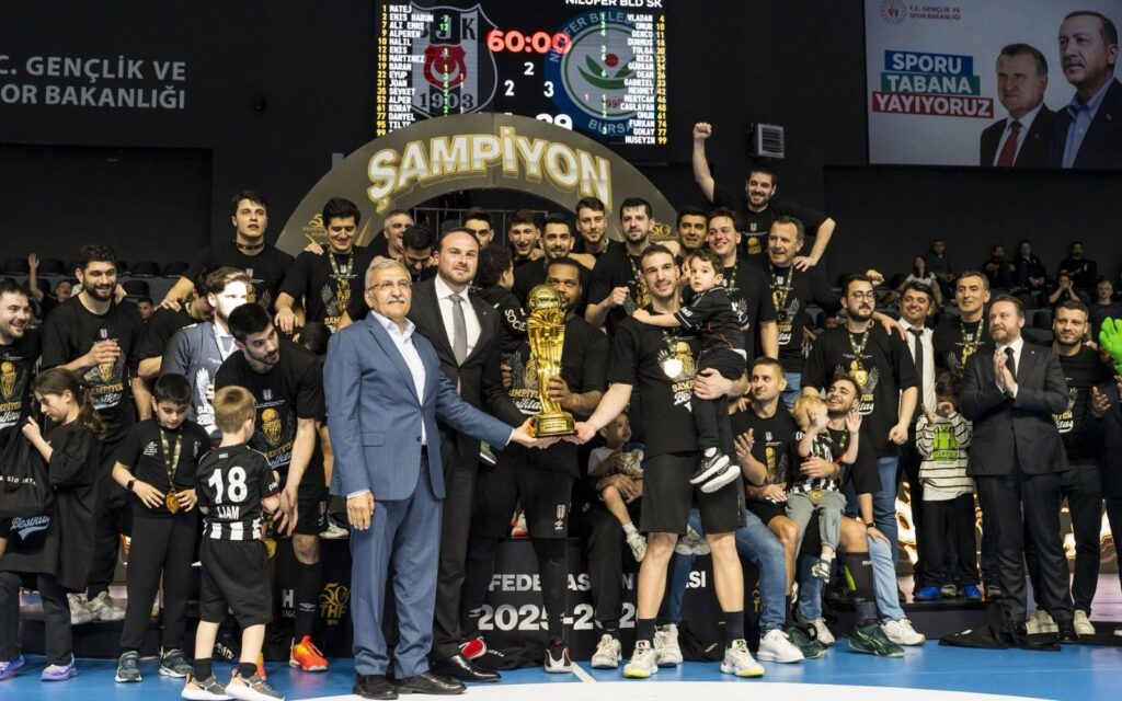 Hentbol 50. Yıl Federasyon Kupası Şampiyonları Belli Oldu 3 Hentbol 50. Yıl Federasyon Kupası Şampiyonları Belli Oldu | 10 Mayıs 2026