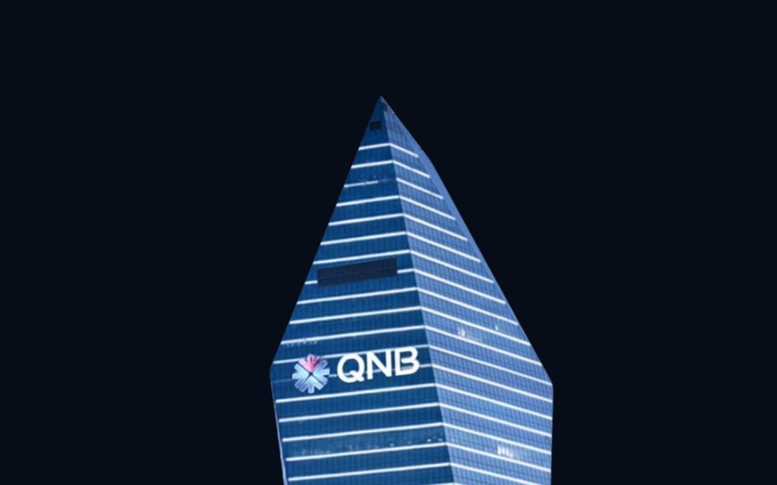 QNB Türkiye Kristal Kuleyi Maviye Boyadı