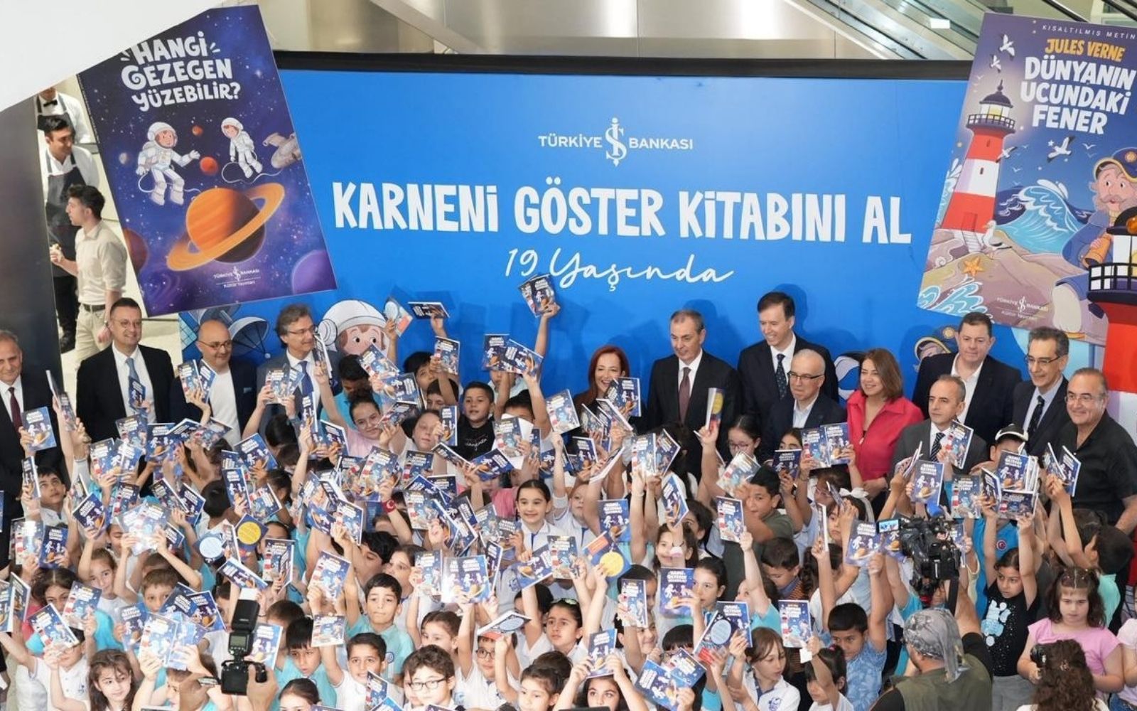 İş Bankası Kitap Dağıtım Kampanyasını Başlattı
