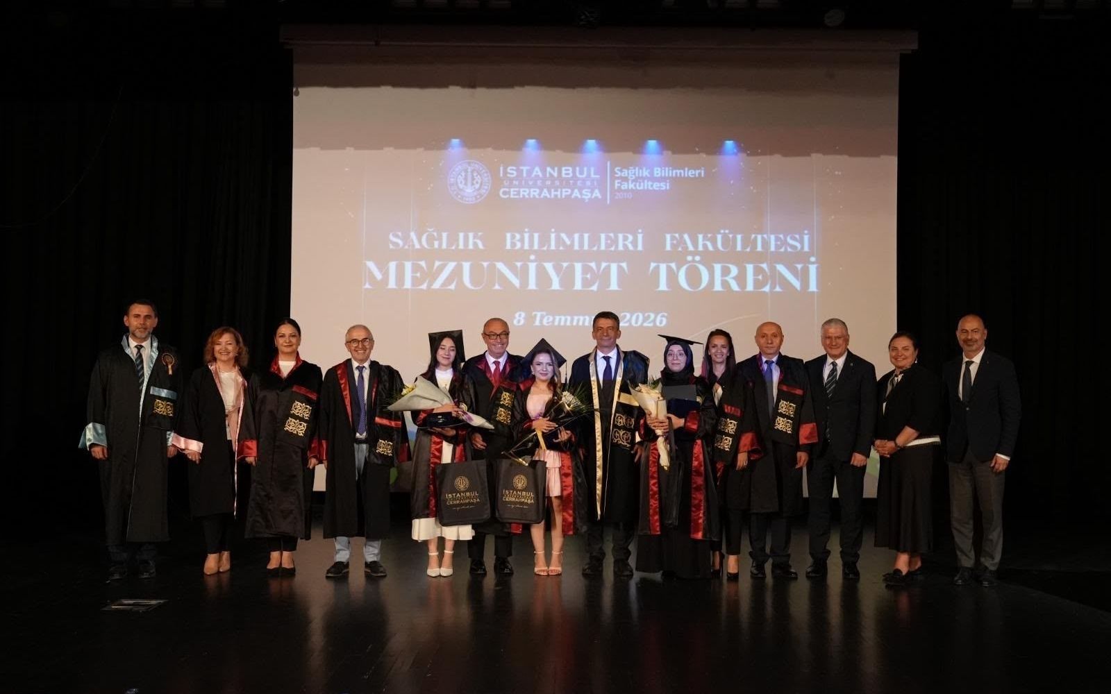 Ahmet Yaşar Cerrahpaşa Mezuniyetine Katıldı